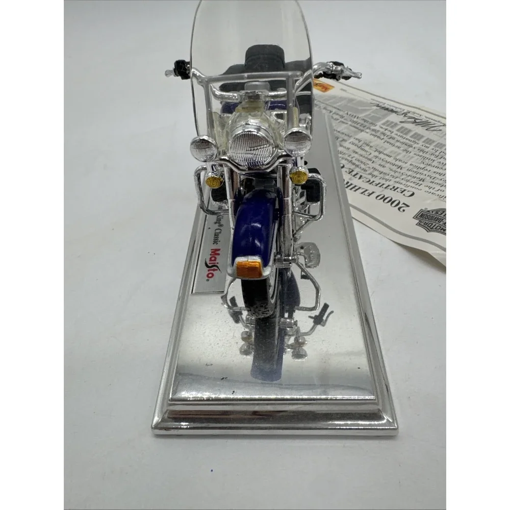 MAISTO HARLEY DAVIDSON‎ FLHRC Road King Classic 1/18  Collectible 2000 Avon